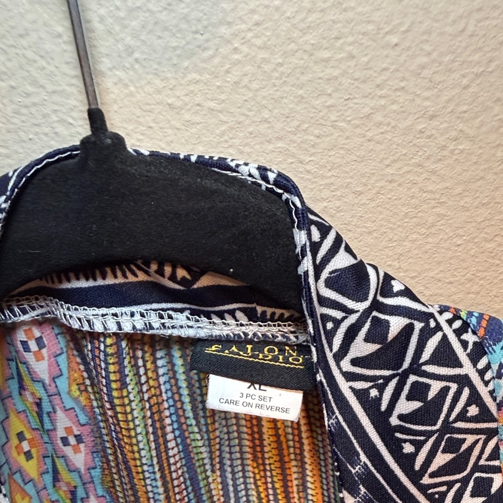 💜Salon Studio Multicolor Patterned Shaw Top Resortcore vacation ready Cruise - Picture 2 of 5